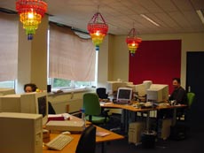 Foto: het productiehok: het kloppende hart van het project Drempels Weg